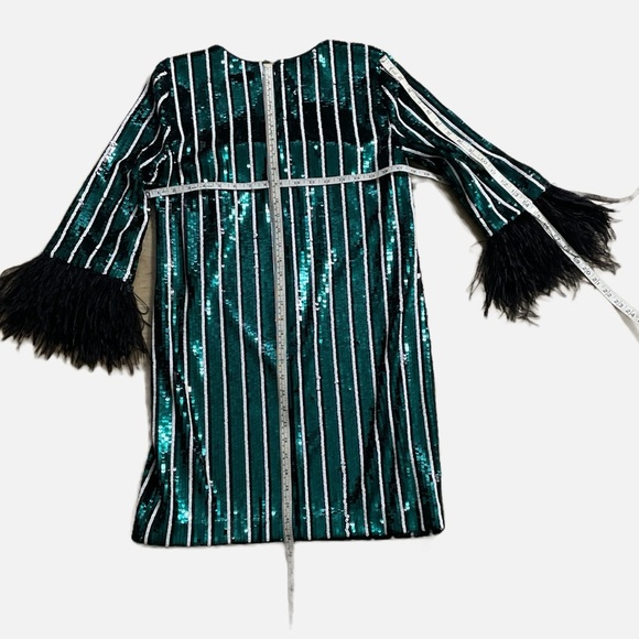 Badgley Mischka Mini Sheath Dress Sequins Feathers Size 4 Green Black White - Picture 10 of 11